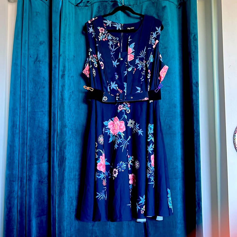 City Chic baby blue floral sleeveless dress with matching belt, Size 22